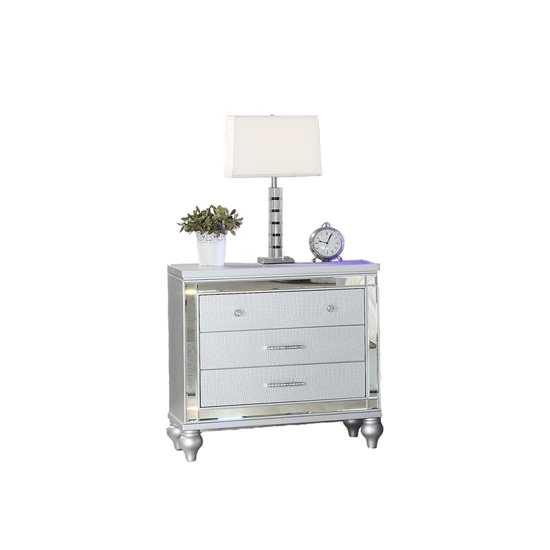Sterling Full 5 PC LED Bedroom set made with wood in Silver Color