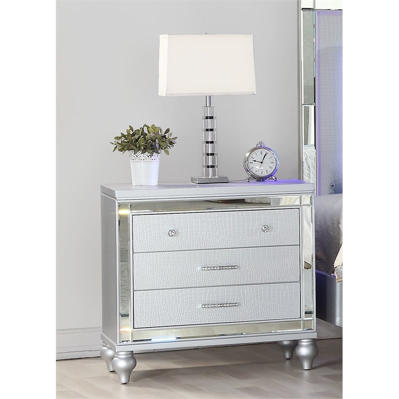 Sterling Full 5 PC LED Bedroom set made with wood in Silver Color