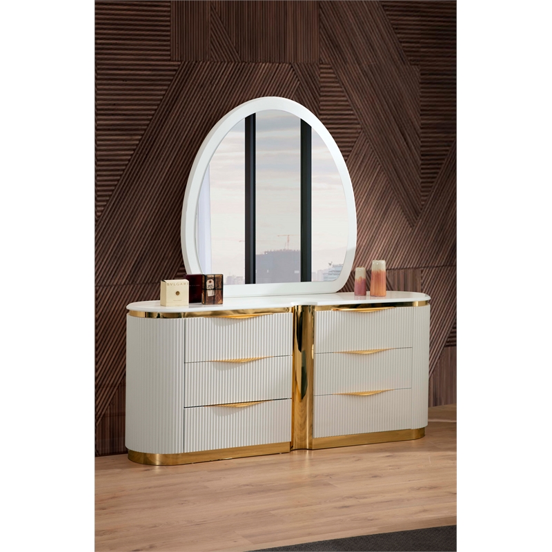 Laura Gold Detailed Upholstery Queen 6 Pc made with Wood in White