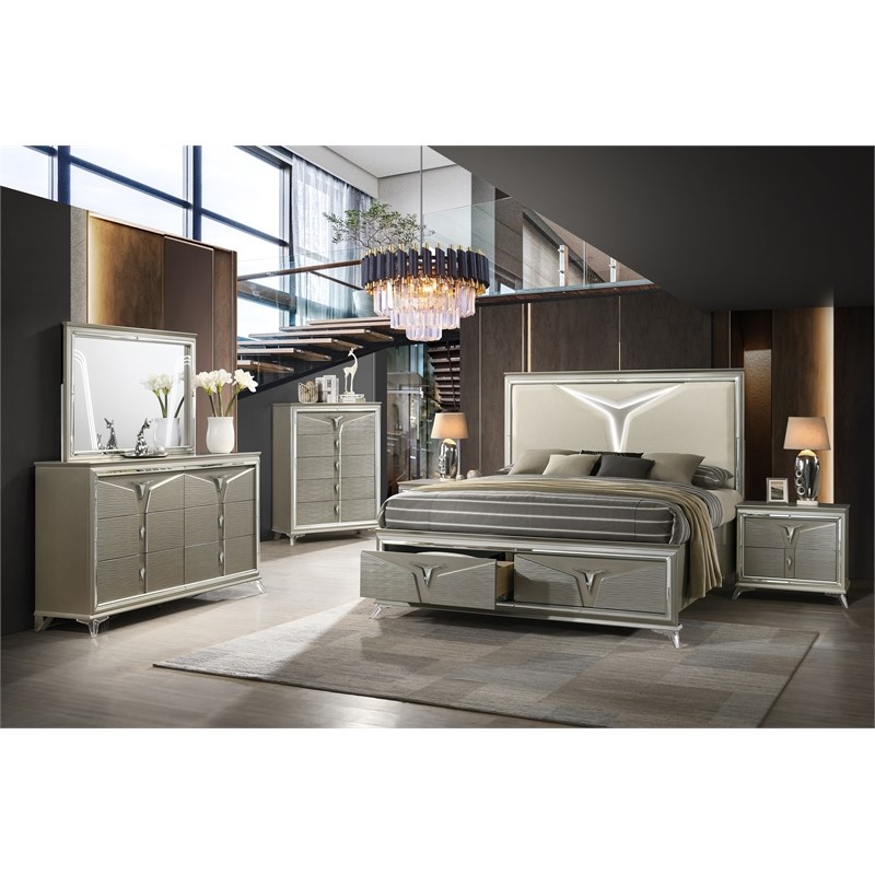 Samantha Modern Style King 5PC Bedroom Set Made with Wood in Silver