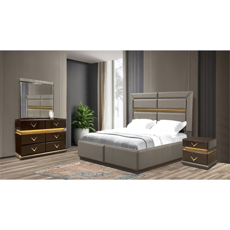 4-Piece Solid Wood Queen Bedroom Set in Brown