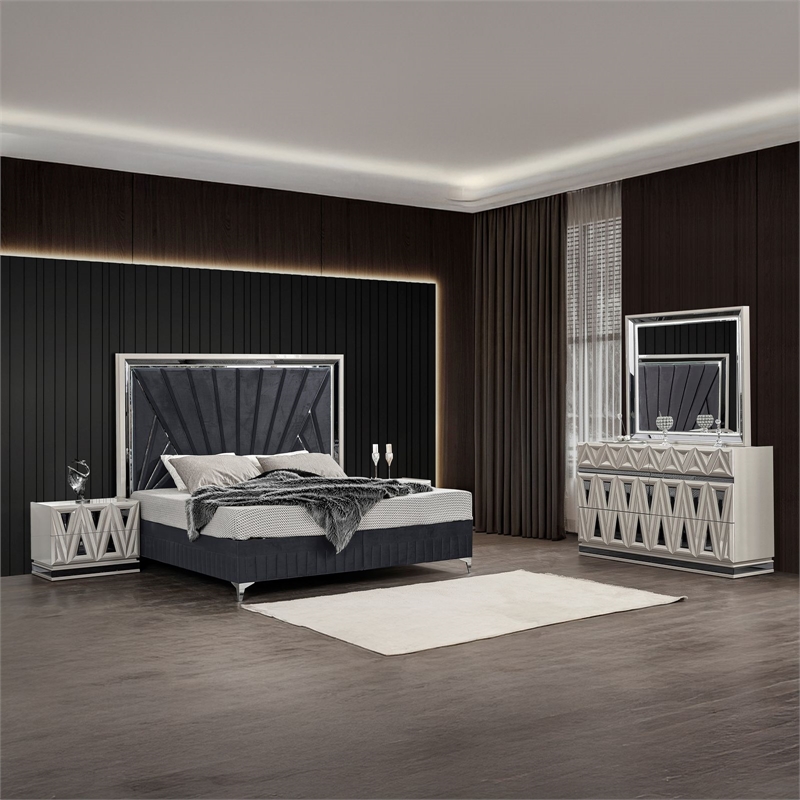 Lavita Contemporary Style Queen 4Pc Bedroom Set made with Wood in Black & Gold