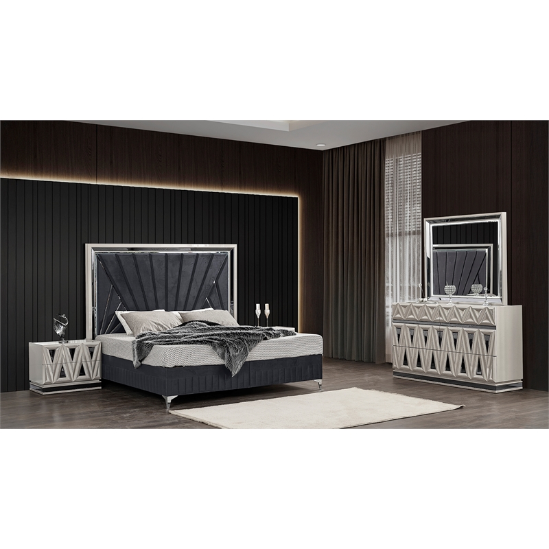 Lavita Contemporary Style Queen 4Pc Bedroom Set made with Wood in Black & Gold