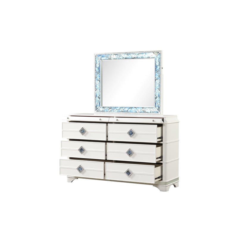 Laguna Modern Style Queen 4 PC Bedroom set made with Wood in White