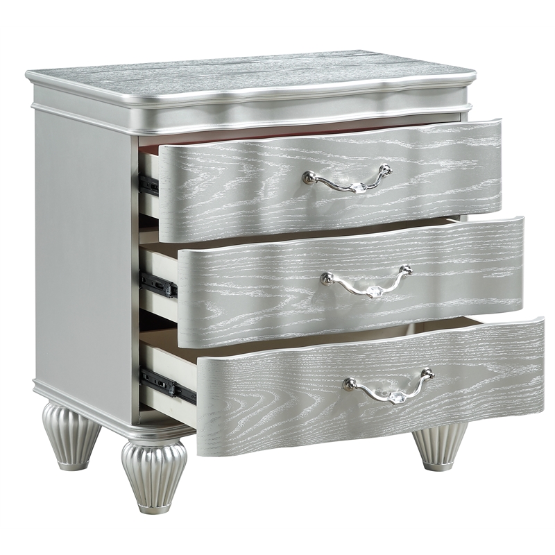 Eros Queen 4PC Bedroom Set with Manufactured Wood & Tufted Detailing in Silver