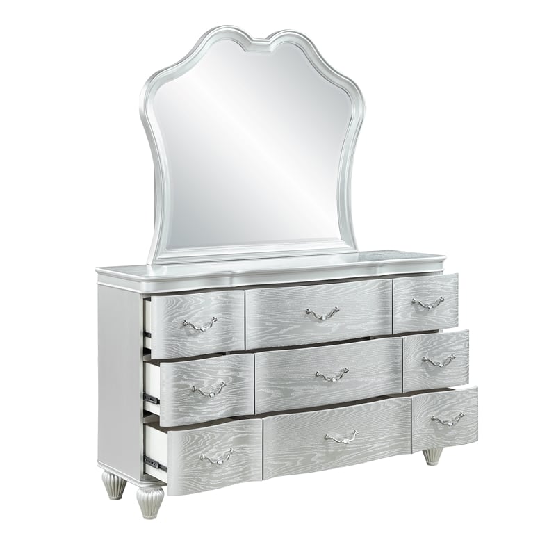 Eros Queen 5PC Bedroom Set with Manufactured Wood & Tufted Detailing in Silver