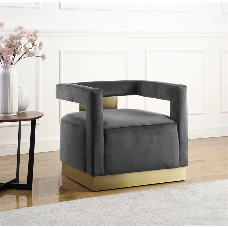 Meridian Furniture Armani 18.5