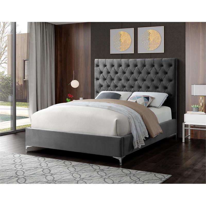 Meridian Furniture Cruz Solid Wood Tufted Velvet Queen Bed in Gray