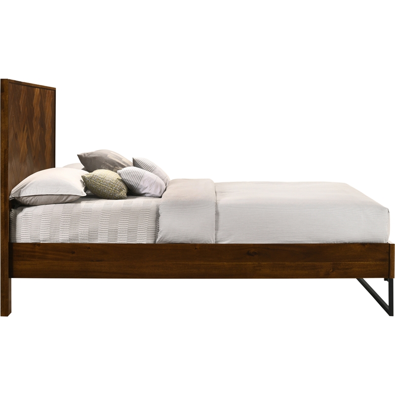 Meridian Furniture Reed Brown Antique Coffee Wooden Queen Bed