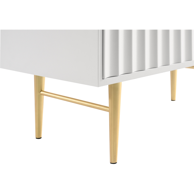 Meridian Furniture Modernist Contemporary Chest in White Medium Gloss Finish