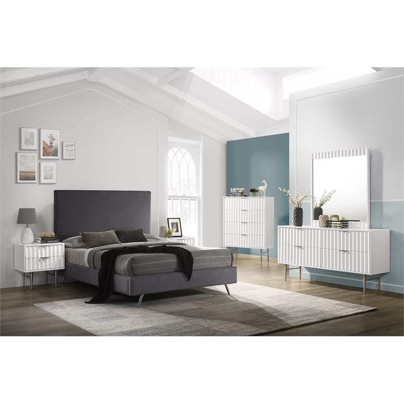 Meridian Furniture Modernist Contemporary Chest in White Medium Gloss Finish