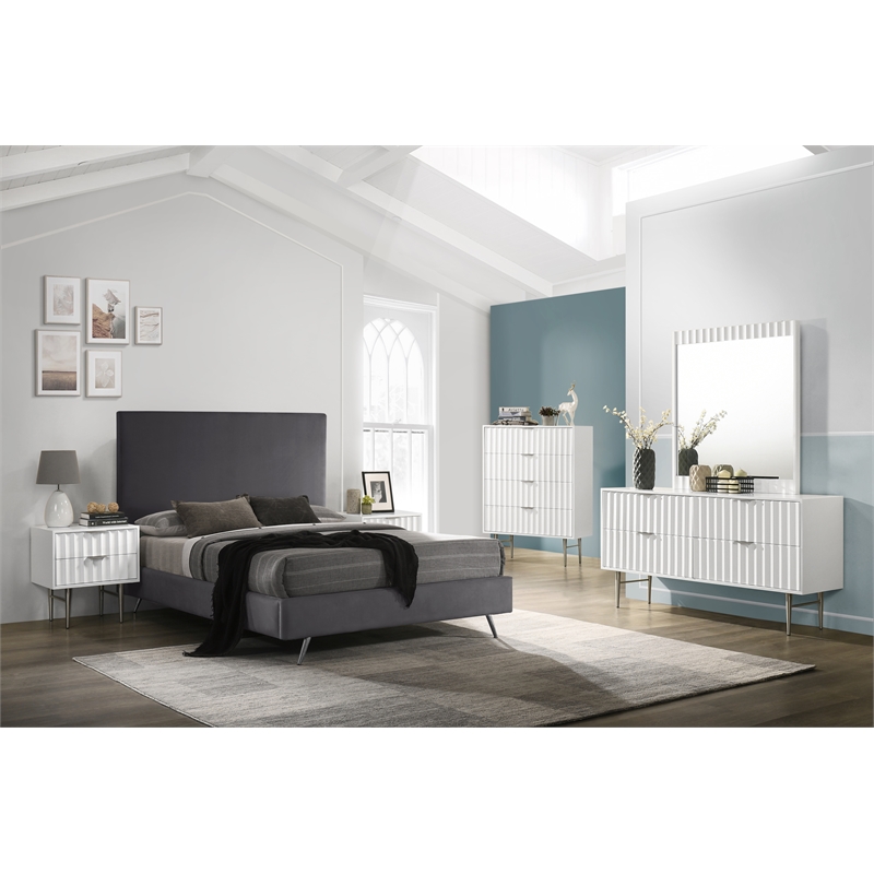 Meridian Furniture Modernist Contemporary Chest in White Medium Gloss Finish