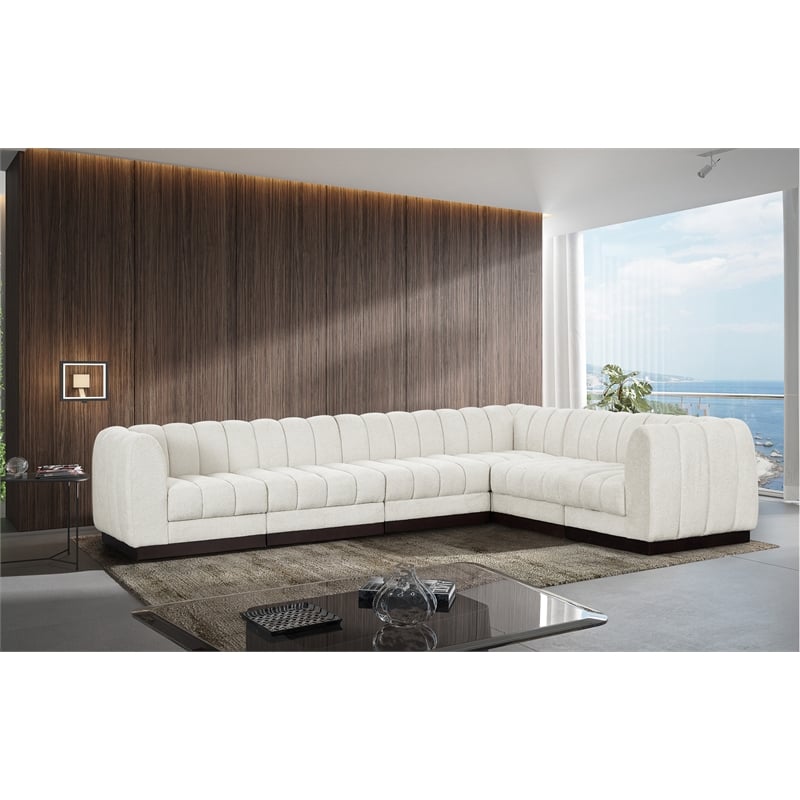 Meridian Furniture Quinn 133