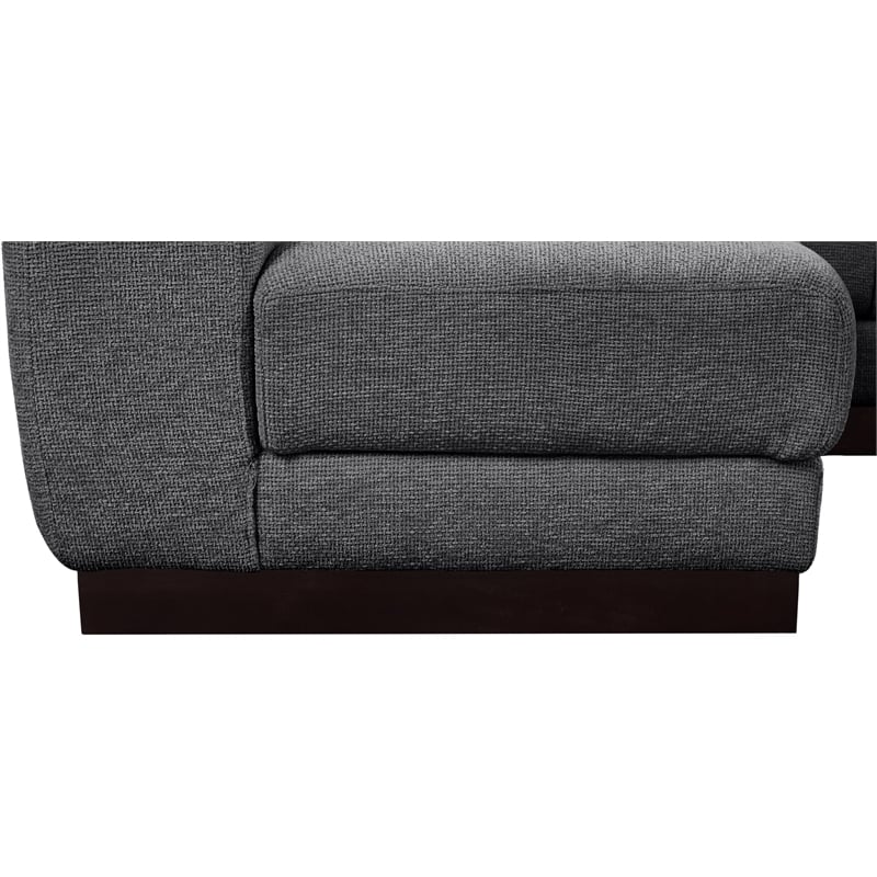 Meridian Furniture Quinn 133