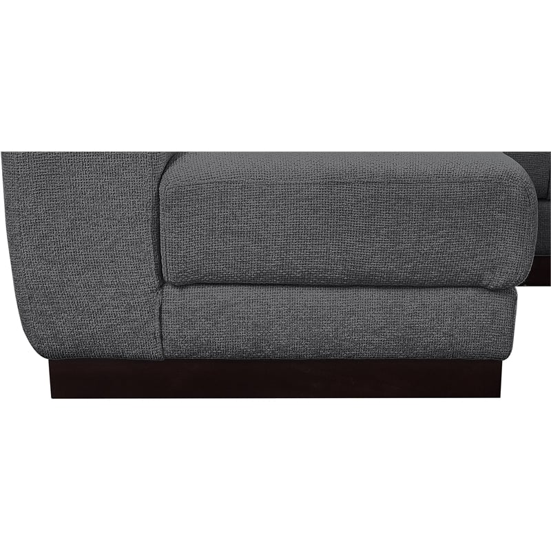 Meridian Furniture Quinn 133