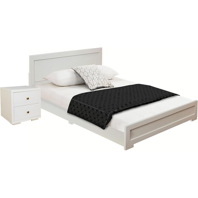 Camden Isle Full Size Trent Wood Platform Bed in White with 1 Nightstand