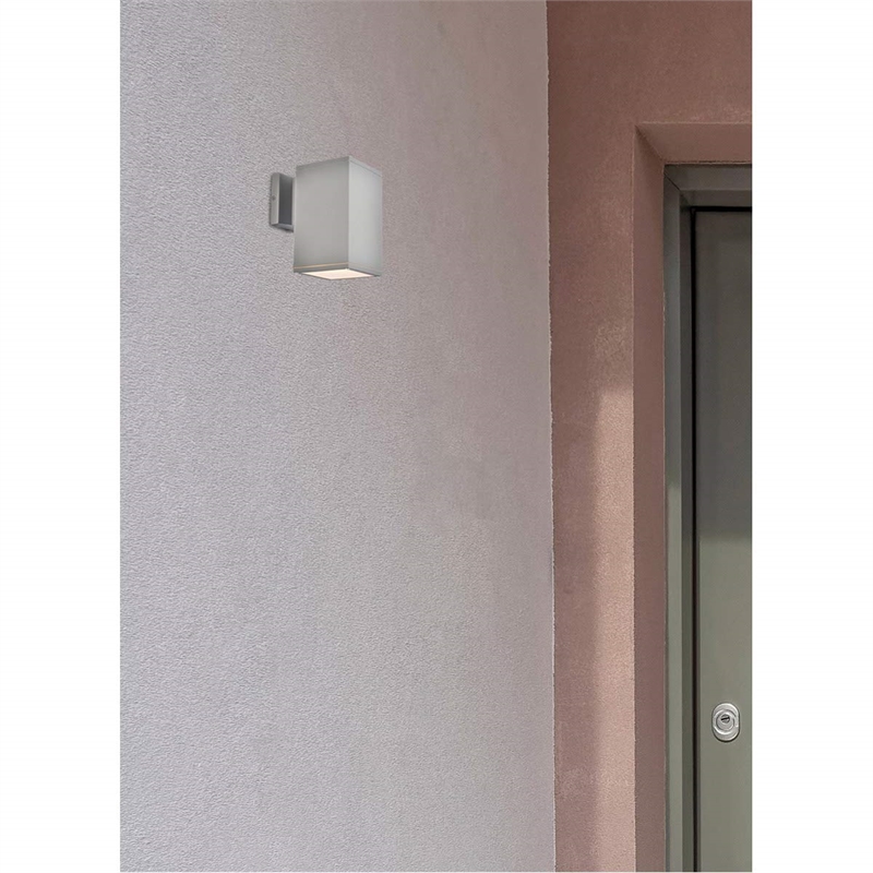 Living District Raine 1-Light Modern Aluminum Outdoor Wall Light in Silver