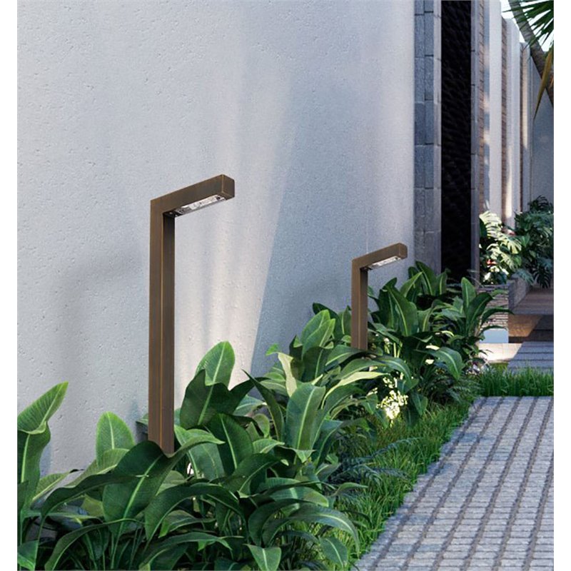 Elitco Lighting Aera Traditional Cast Brass Linear Path Light in Brass