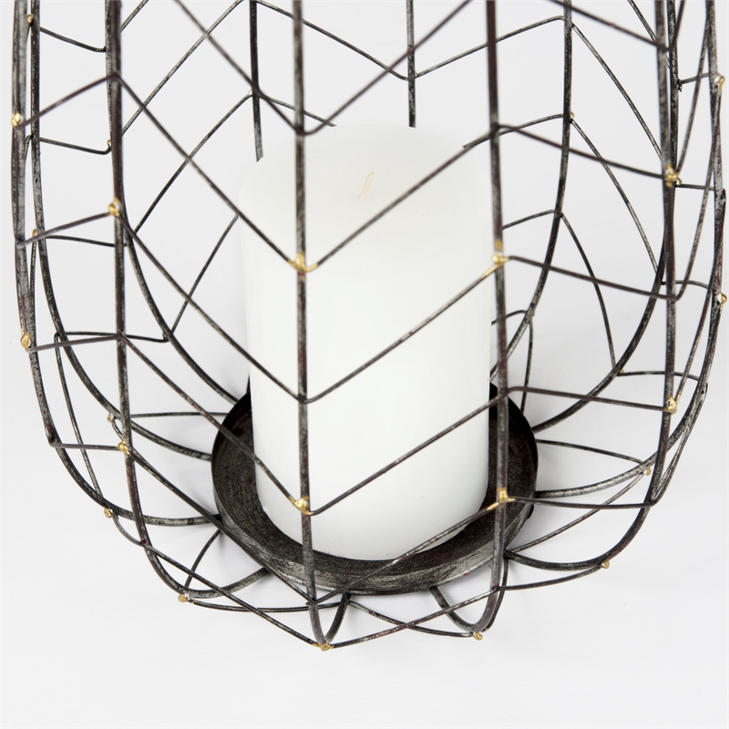 Mercana Petiole I Small Gold Toned Metal Table Candle Holder