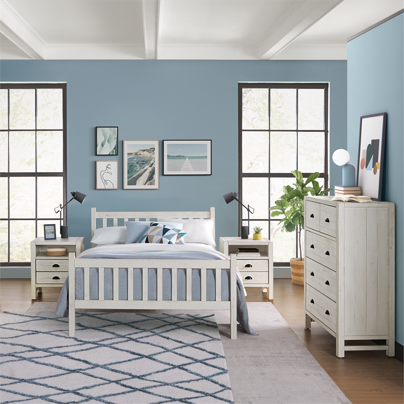 Windsor 4-Piece Bedroom Set with Slat Full Bed 2 Nightstands and Chest - White