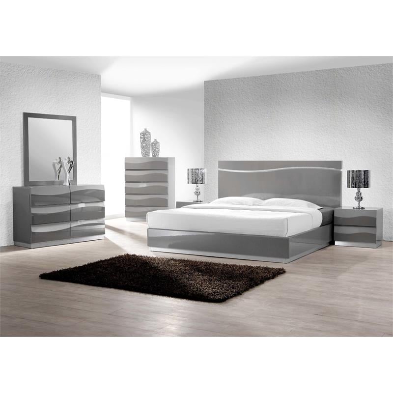Best Master Leon Poplar Wood Cal King Platform Bed in Gray With Silver Base