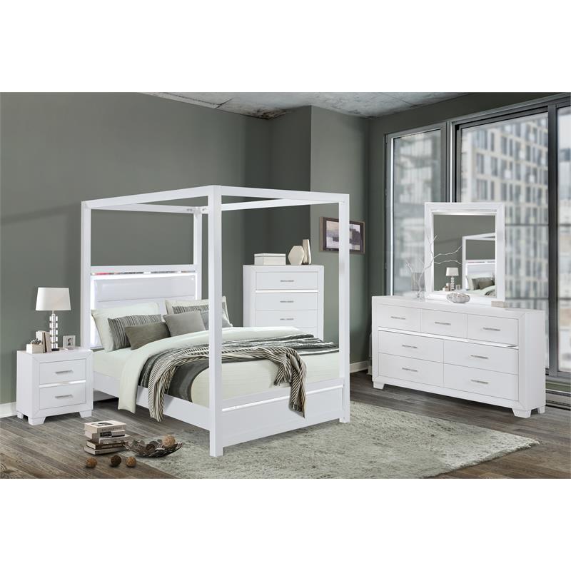 Bella Esprit 5-piece Wood Canopy Full Bedroom Set with LED Lighting in White