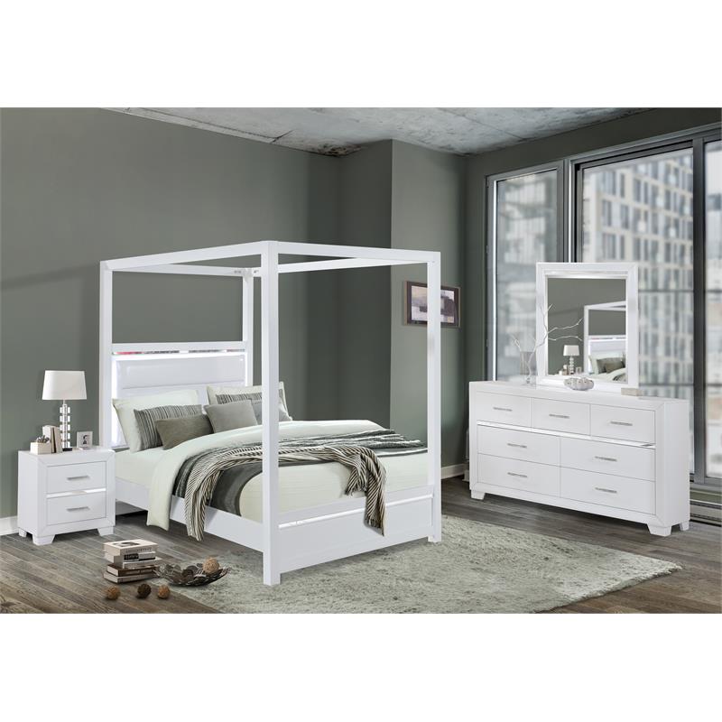 Bella Esprit 4-piece Wood Canopy Full Bedroom Set with LED Lighting in White
