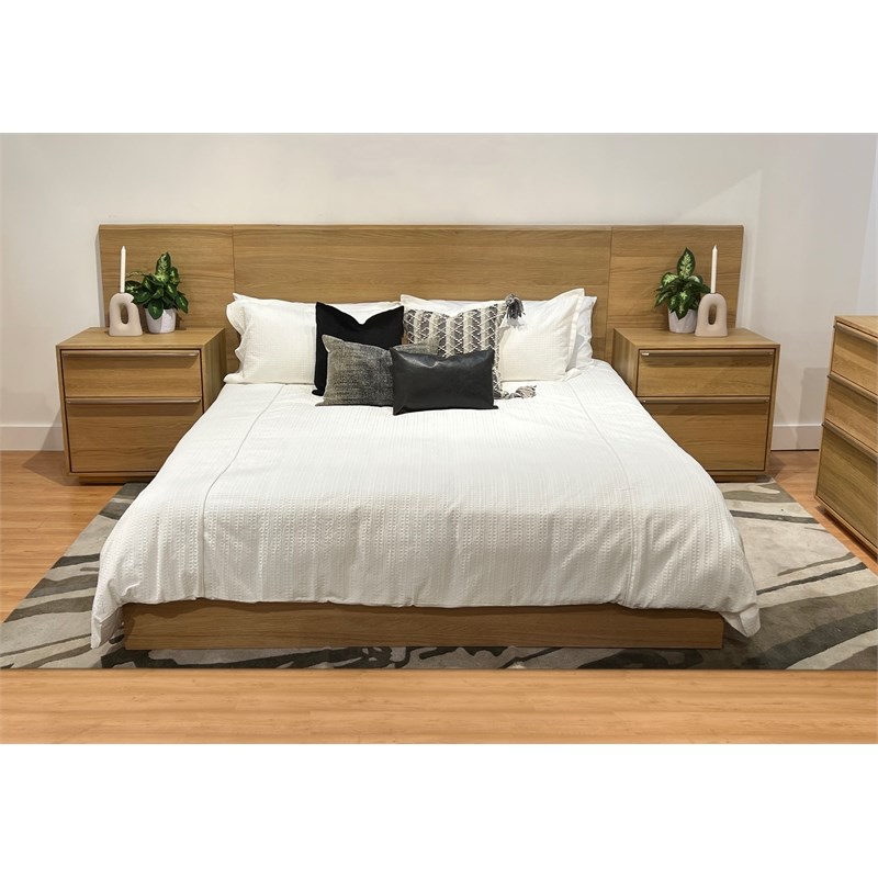 Sarasota Oak Wood Platform California King Bed with Wings in a Natural Finish
