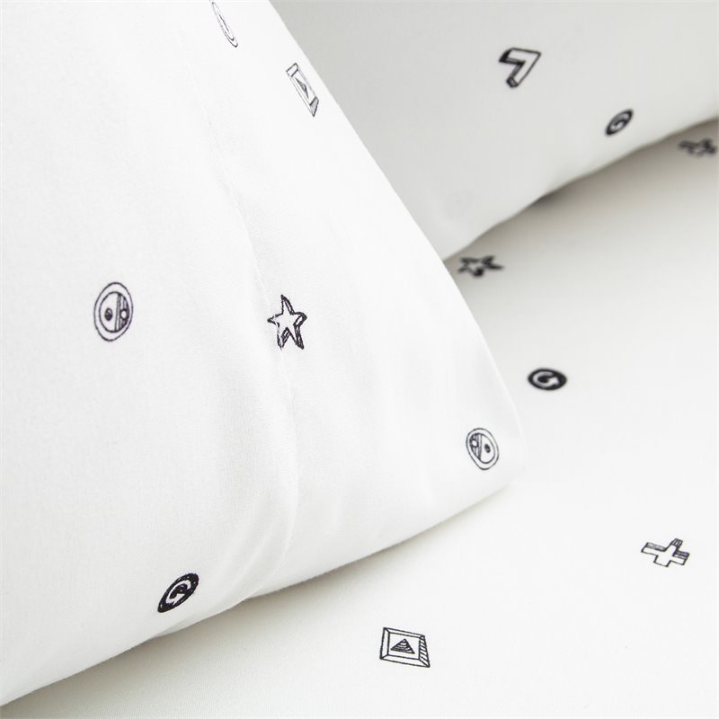 Safdie & Co. 4-piece Modern Polyester Gaming Double Sheet Set in White/Black