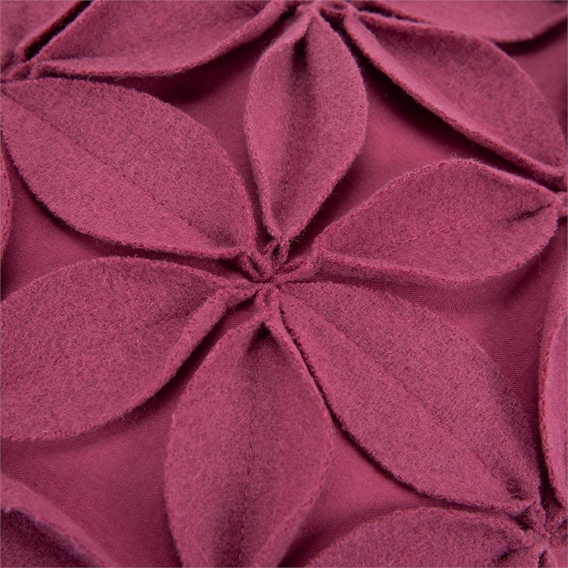 Rizzy Home Botanical Petals 18