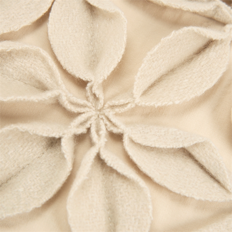 Rizzy Home Botanical Petals 18