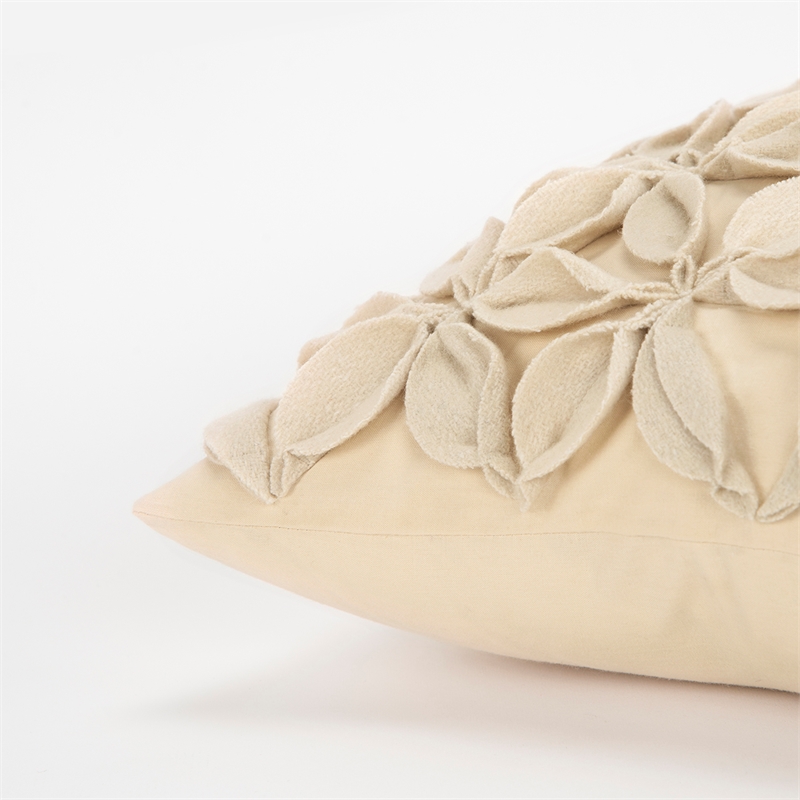 Rizzy Home Botanical Petals 18