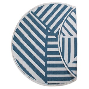 dii 5' round modern style plastic geometric outdoor rug in blue
