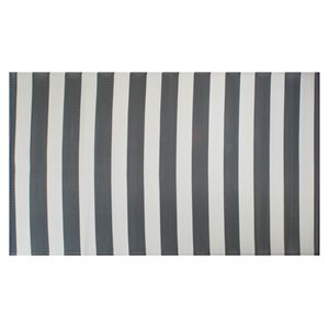 dii 4x6' modern style plastic multi stripe outdoor rug in gray/white