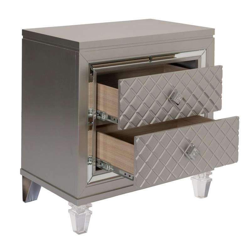 Champagne Silver Wood 4 Piece Set with Vanity and California King Bed