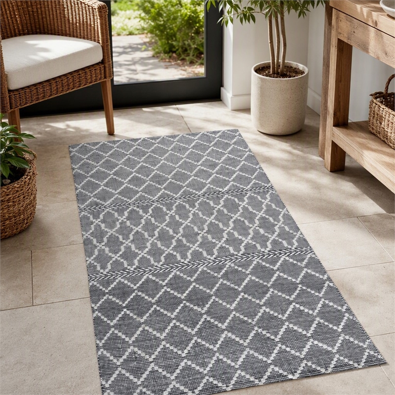Afuera Living Lattice Polyester Fabric Accent Rug in Gray/Ivory 60 x 96