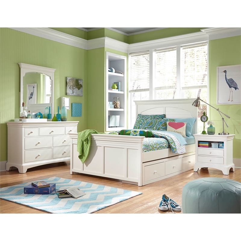 My Home Furnishings Neopolitan Beveled Vertical Mirror in Bright White