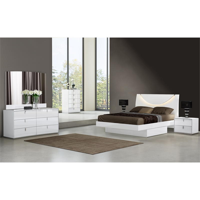 Titan Furnishings Polo 4-Piece Wood Eastern King Bedroom Set in White