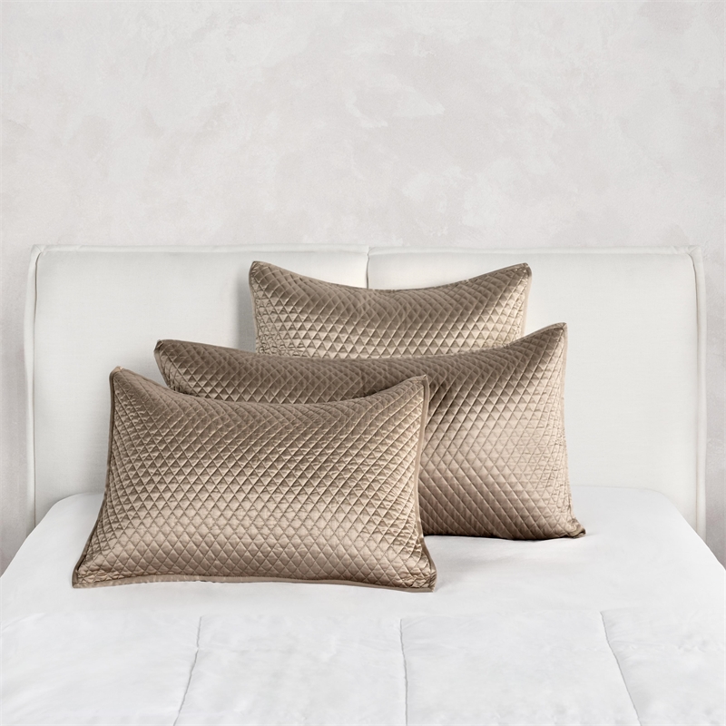 Kosas Home Winthrop 20x26