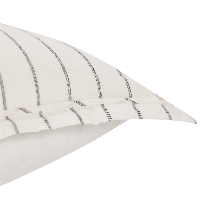 Kosas Home Kingston 26x26