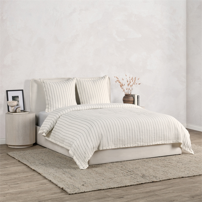 Kosas Home Kingston 26x26