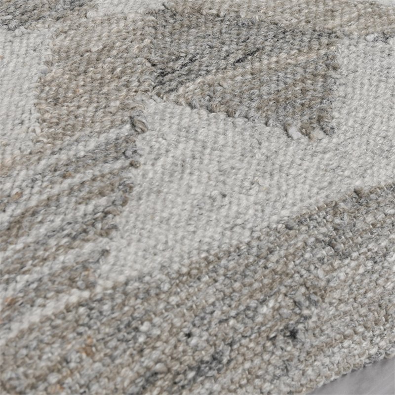 Kosas Home Nixie 22x22