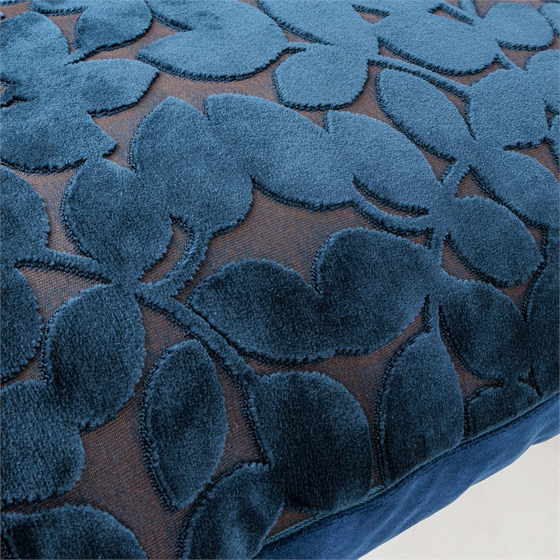 MICHAEL AMINI Larkin 13x24