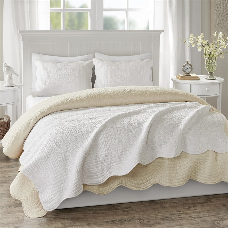 Madison Park Fabric Oversized Quilted Throw with Scalloped Edges in White