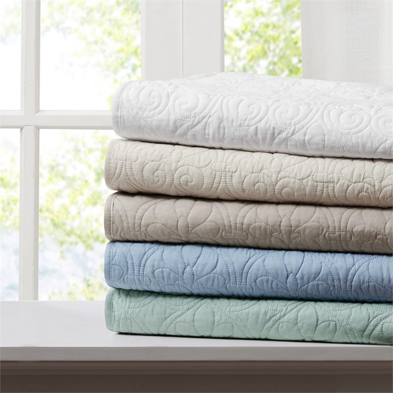 Madison Park Traditional Fabric Oversized Quilted Throw in Brown