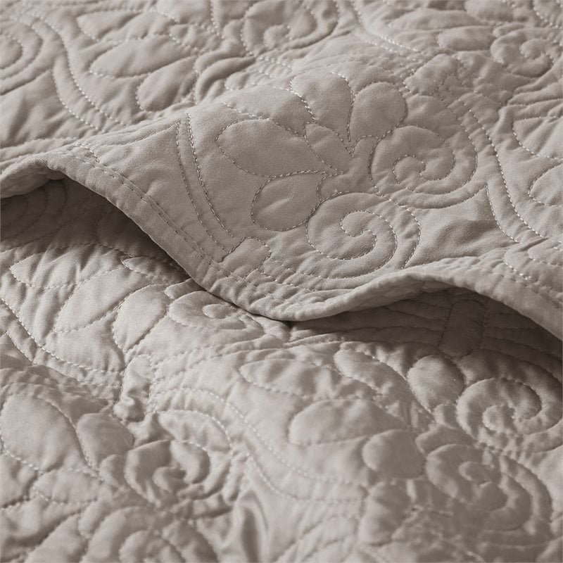 Madison Park Traditional Fabric Oversized Quilted Throw in Brown