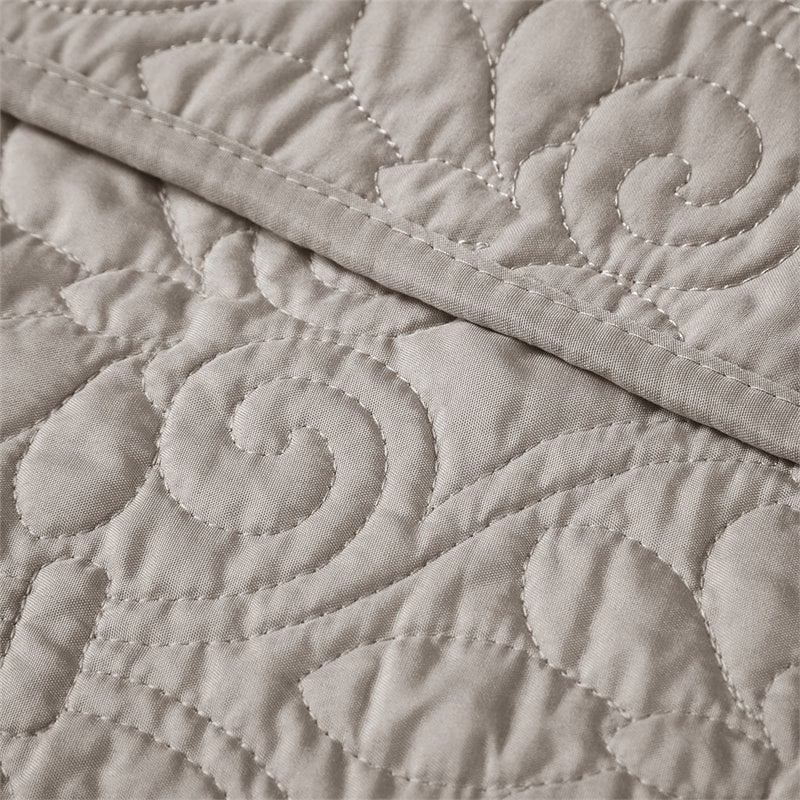 Madison Park Traditional Fabric Oversized Quilted Throw in Brown