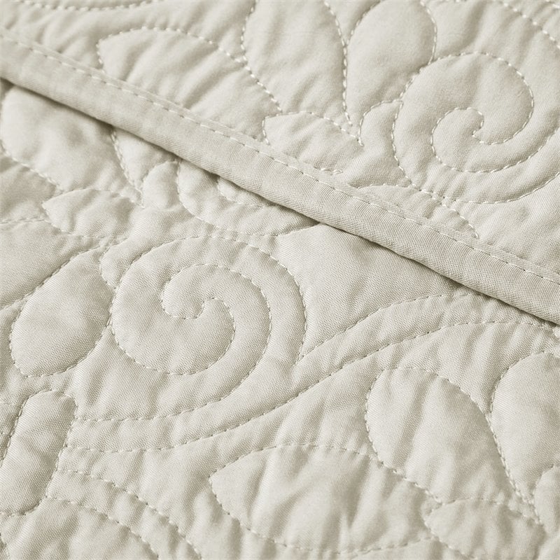 Madison Park Traditional Fabric Oversized Quilted Throw in Ivory