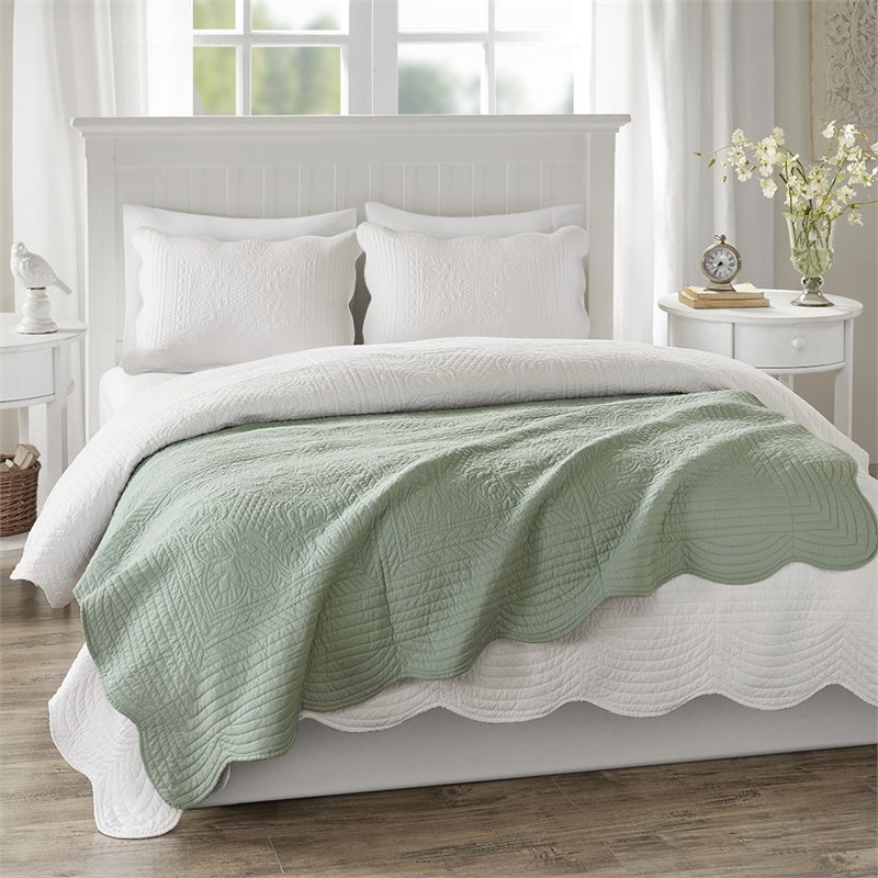 Madison Park Cotton Oversized Quilted Throw with Scalloped Edges in Green