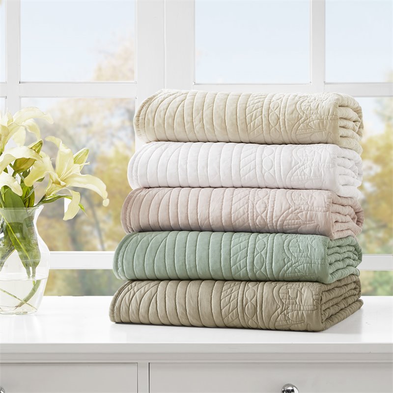 Madison Park Cotton Oversized Quilted Throw with Scalloped Edges in Green
